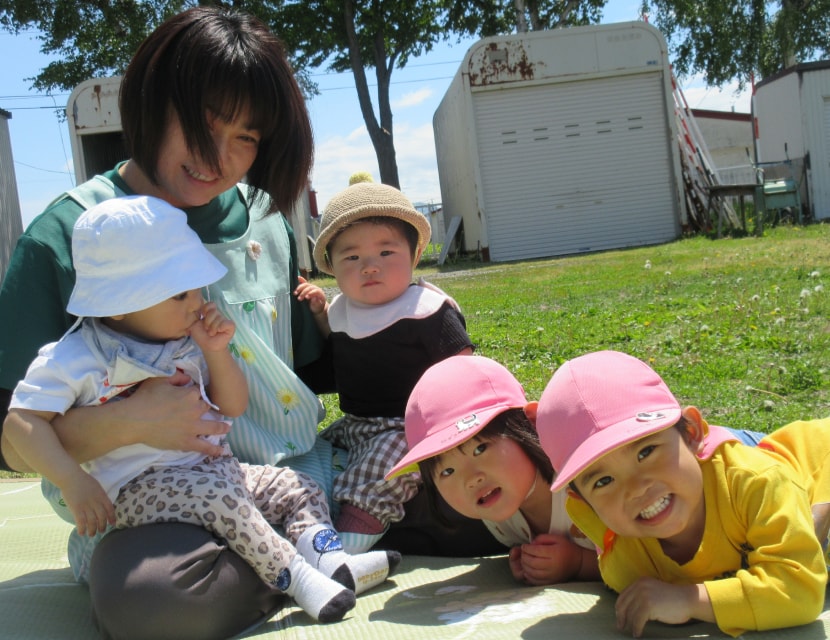 先生と園児の様子