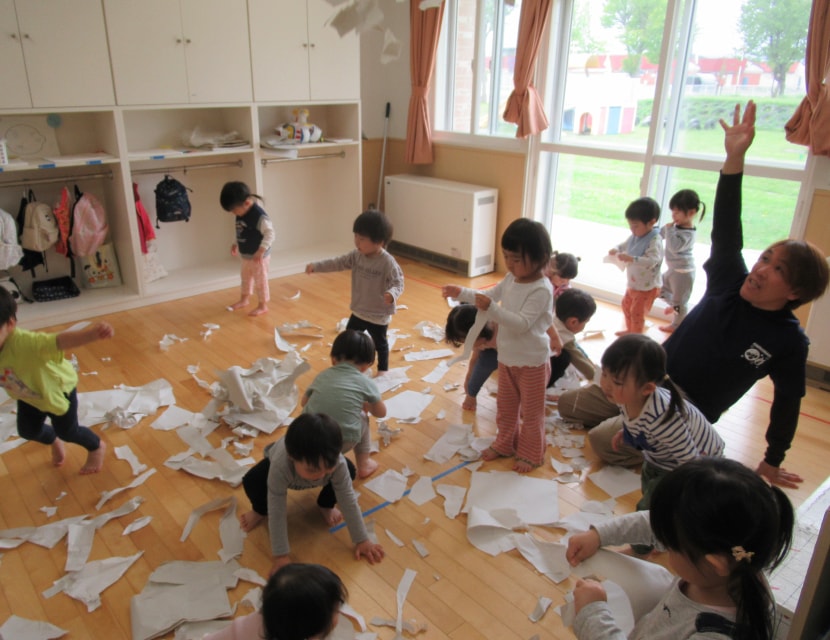 先生と園児の様子